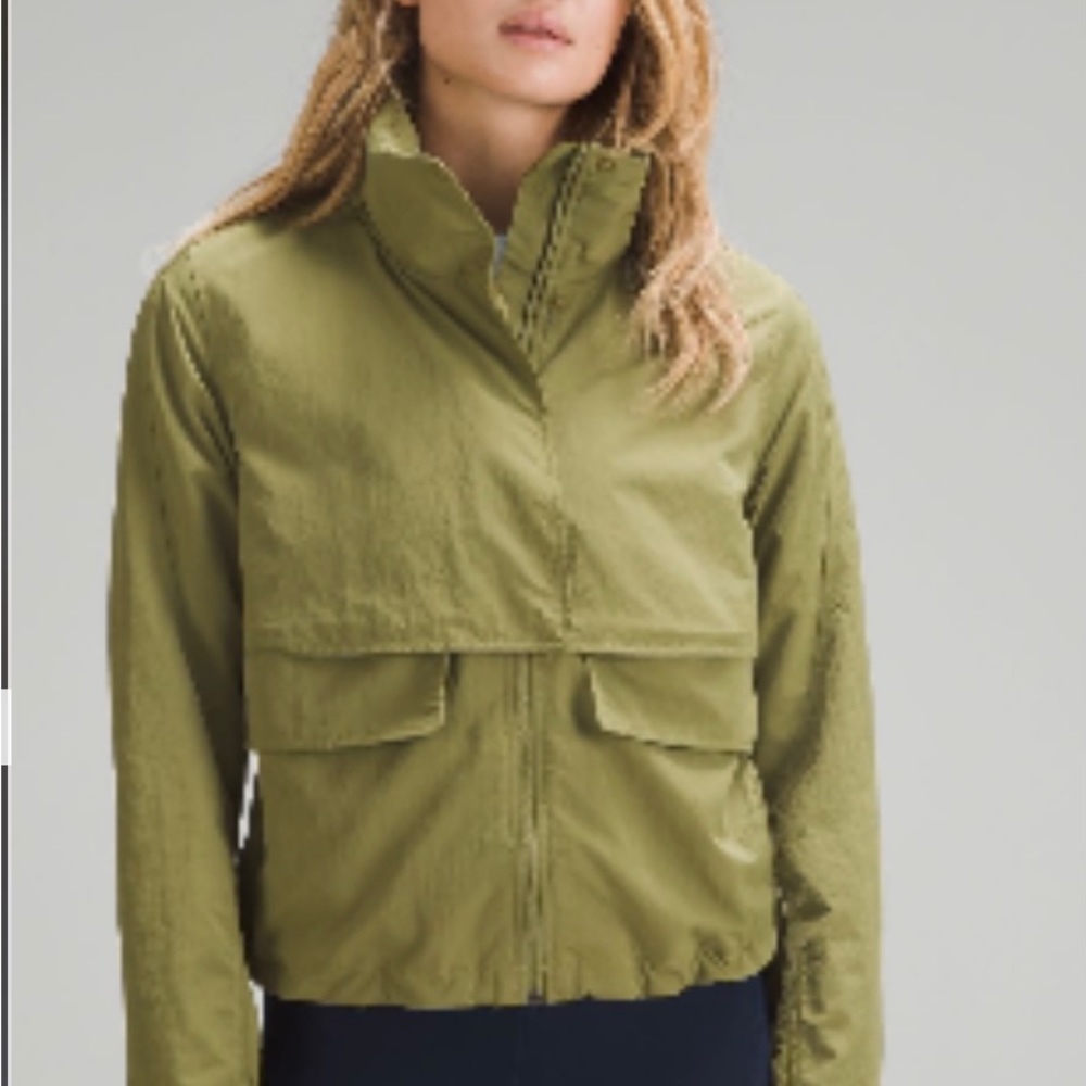 Lululemon Always Effortless jacket in Bronze Green. Size 2 ( runs large).